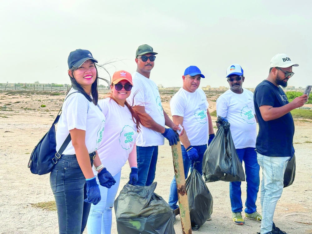 Beach clean up by Salalah Adventure Tours team members 