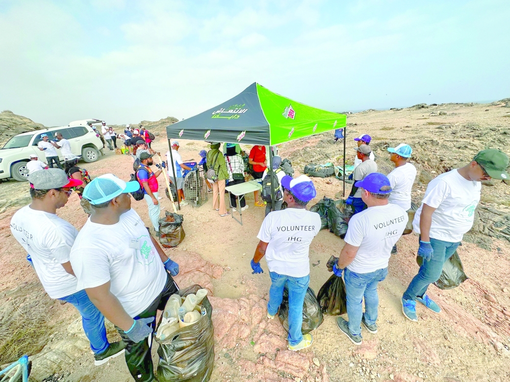 Beach clean up by Salalah Adventure Tours team members 
