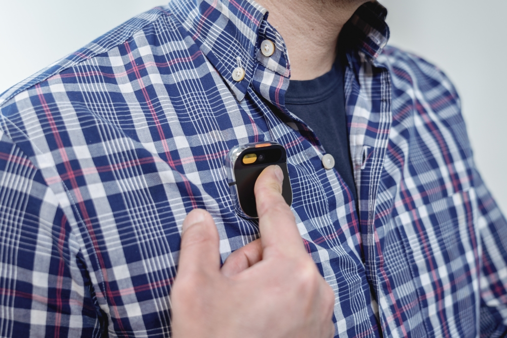 Humane’s artificial intelligence pin on the shirt of New York Times journalist Brian X. Chen, in New York, April 10, 2024. (Andri Tambunan/The New York Times)