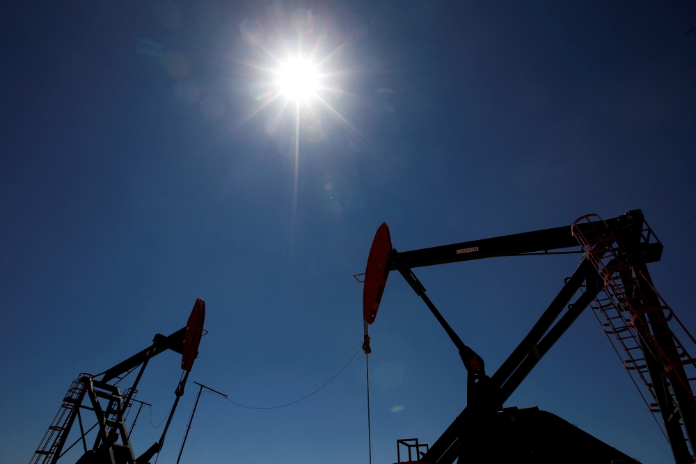 Oil rigs are seen at Vaca Muerta shale oil and gas drilling, in the Patagonian province of Neuquen, Argentina.__Reuters