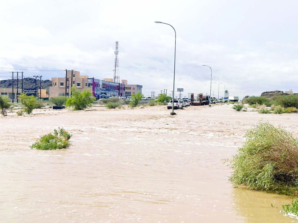  Wadis overflow after heavy rain 