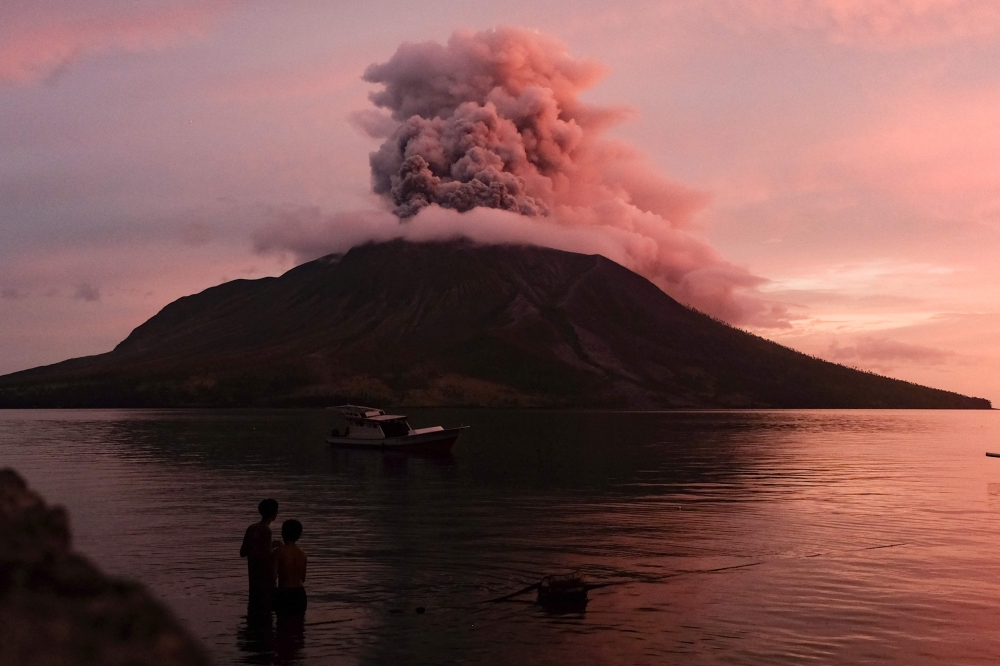 Mount Ruang volcano erupts in Sitaro, North Sulawesi
