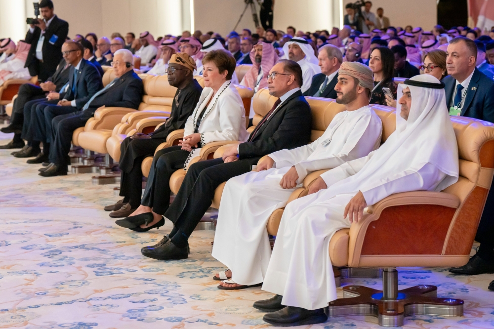  HH Sayyid Theyazin participates in the special meeting of WEF in Riyadh