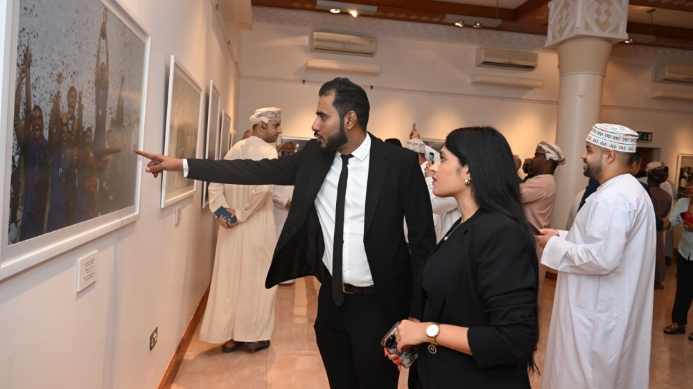 Photo exhibition on Italian football team thrills fans