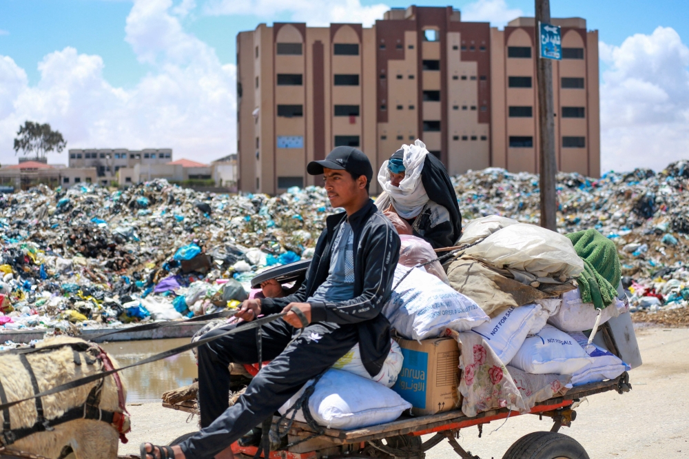 Displaced Palestinians who left with their belongings from Rafah in the southern Gaza Strip 