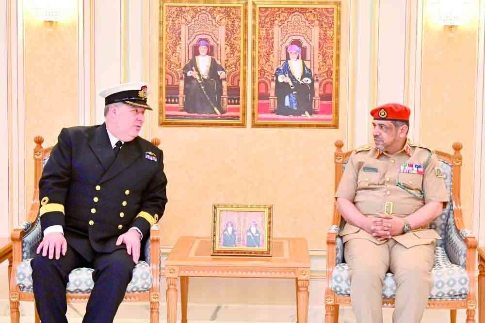Oman, UK review cooperation in military training