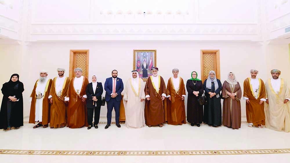 Shaikh Abdulmalik bin Abdullah al Khalili, Chairman of the State Council, received on Sunday Adel Abdulrahman al Asoomi, Speaker of the Arab Parliament and his accompanying delegation. — ONA