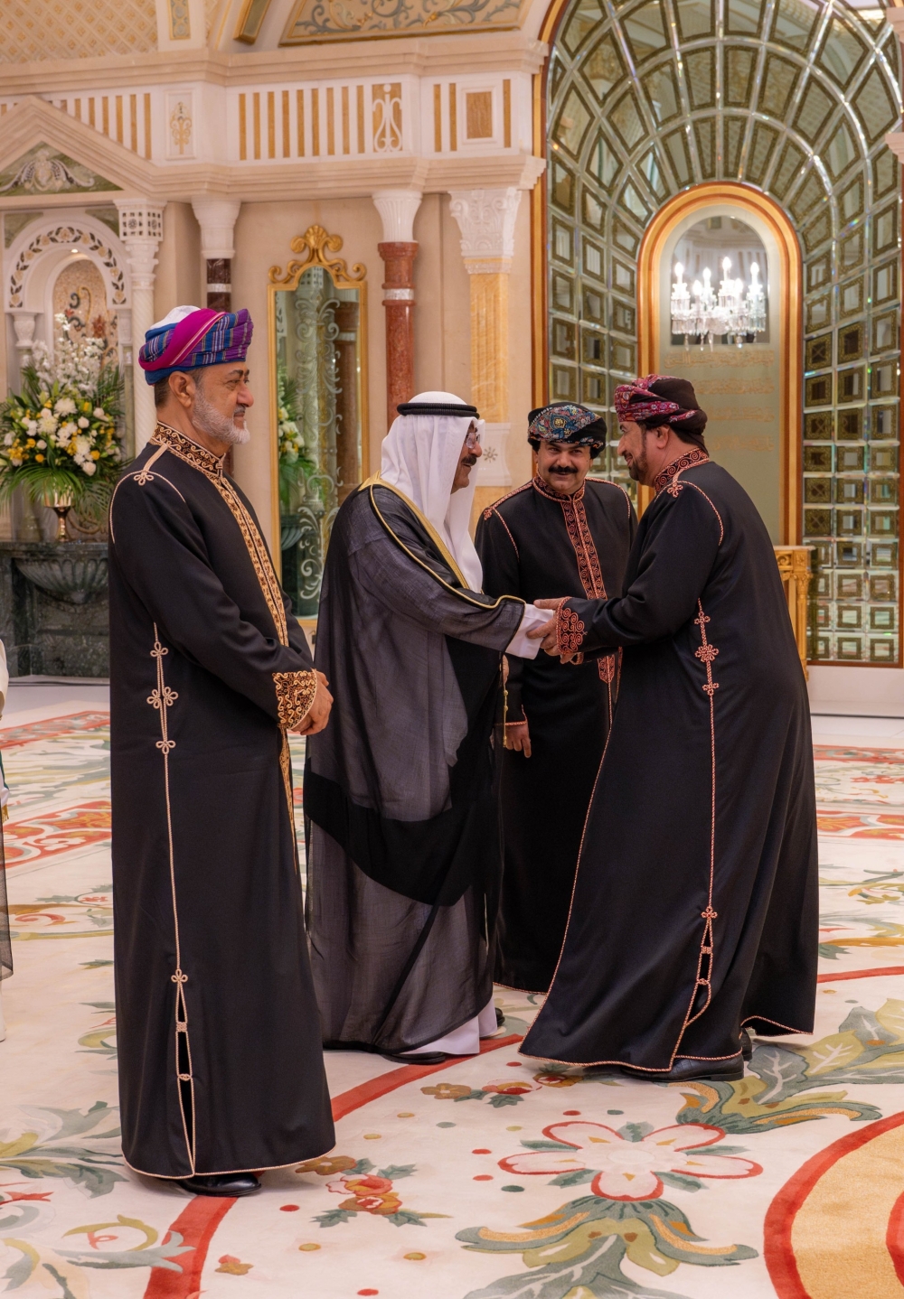In honour of HM, Emir of Kuwait hosts dinner