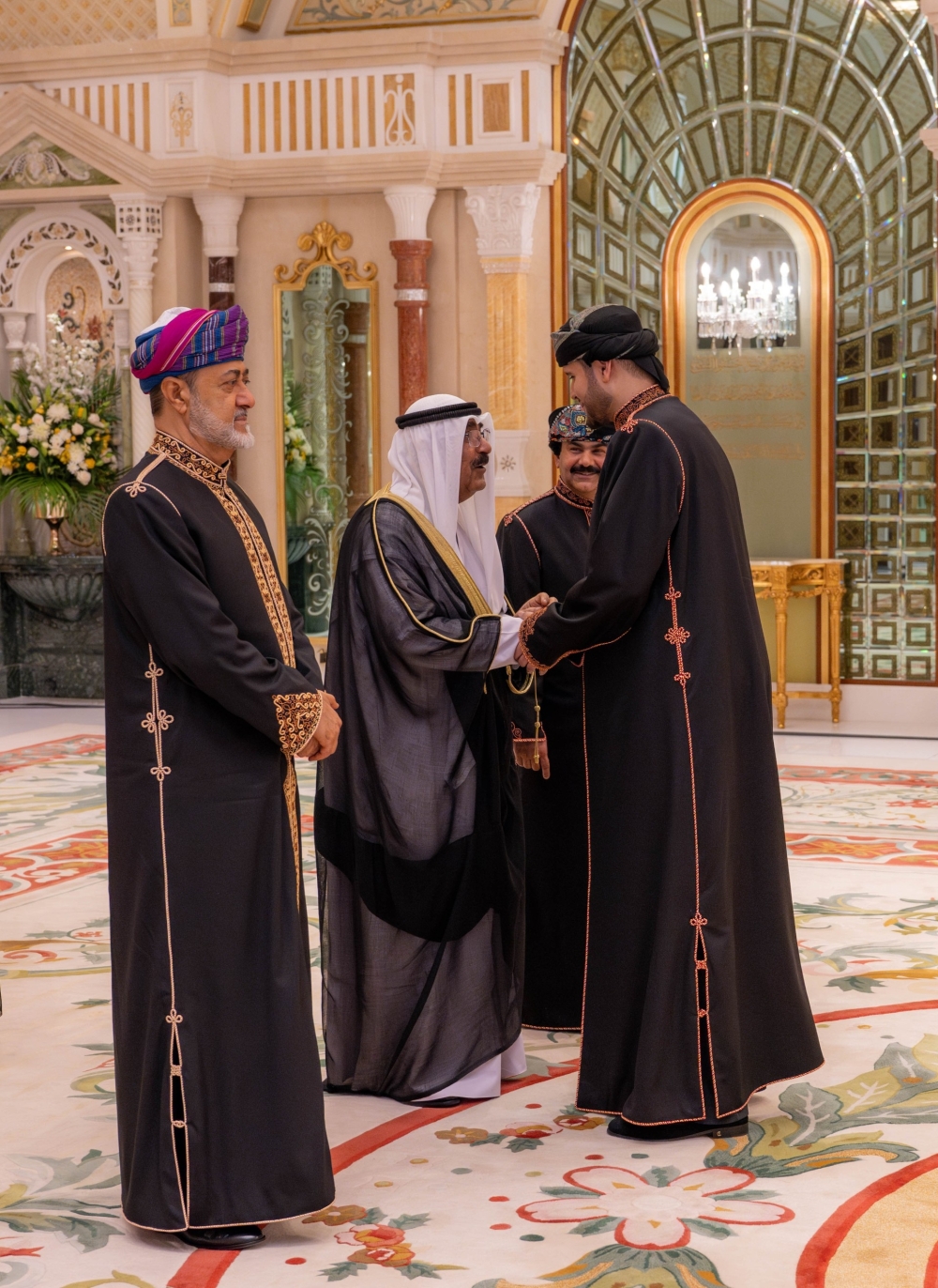 In honour of HM, Emir of Kuwait hosts dinner