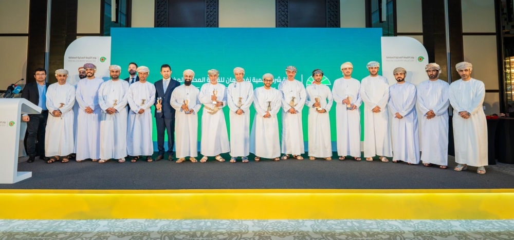 Eng Salim bin Nasser al Aufi, Minister of Energy and Minerals, and Dr Aflah al Hadhrami, Managing Director PDO, are seen with the representatives of the winners of the ICV Awards, recognising exceptional performance among PDO's contractors. 