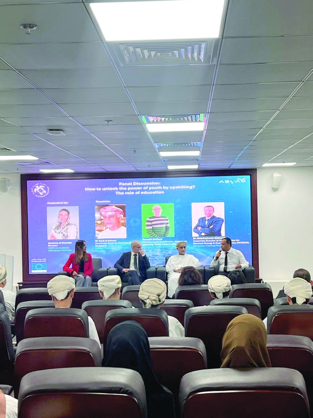 The clinic brought together 140 participants, including university students, academic professionals, and other stakeholders