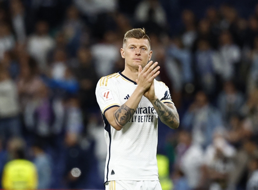 Soccer Football - LaLiga - Real Madrid v Deportivo Alaves - Santiago Bernabeu, Madrid, Spain - May 14, 2024 Real Madrid's Toni Kroos applauds fans after the match REUTERS/Susana Vera

