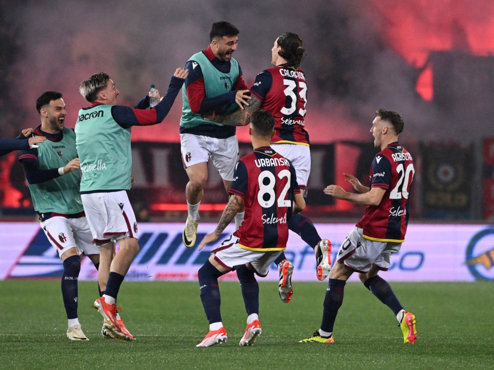 Soccer Football - Serie A - Bologna v Juventus - Stadio Renato Dall'Ara, Bologna, Italy - May 20, 2024 Bologna's Riccardo Calafiori celebrates scoring their first goal with teammates REUTERS/Alberto Lingria
