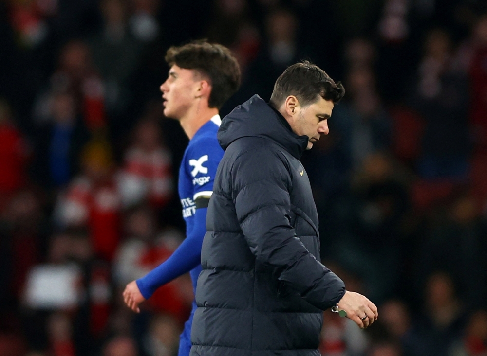 FILE PHOTO: Soccer Football - Premier League - Arsenal v Chelsea - Emirates Stadium, London, Britain - April 23, 2024 Chelsea manager Mauricio Pochettino looks dejected after the match Action Images via Reuters