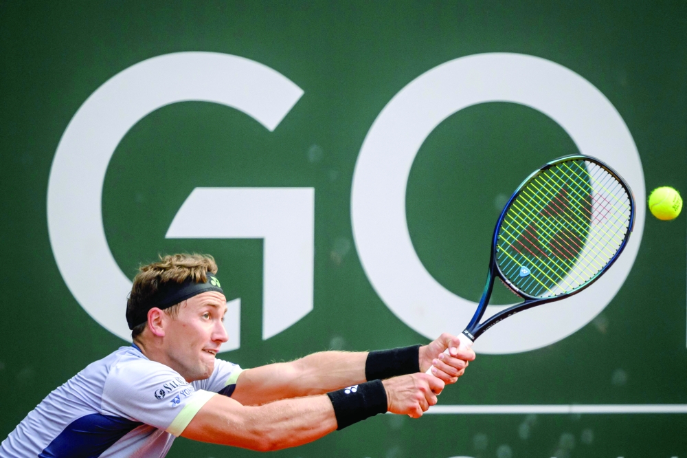 Norway's Casper Ruud returns the ball to Austria's Sebastian Ofner during their ATP 250 Geneva Open tennis tournament match, in Geneva, on May 22, 2024.   (Photo by Fabrice COFFRINI / AFP)