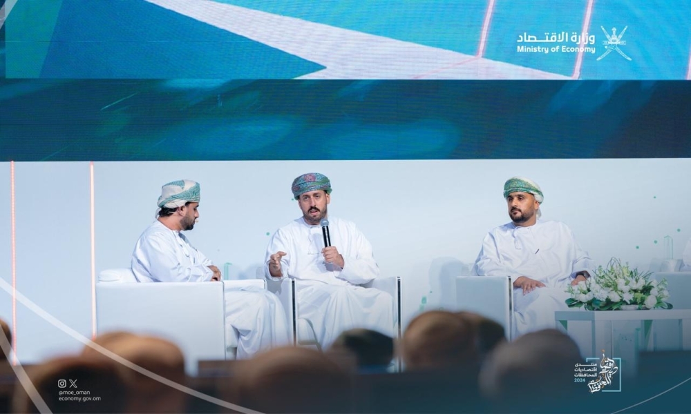 Abdullah bin Nasser al Saidi, CEO of Nafath Renewable Energy (centre), speaking at the Governorates Economic Forum.
