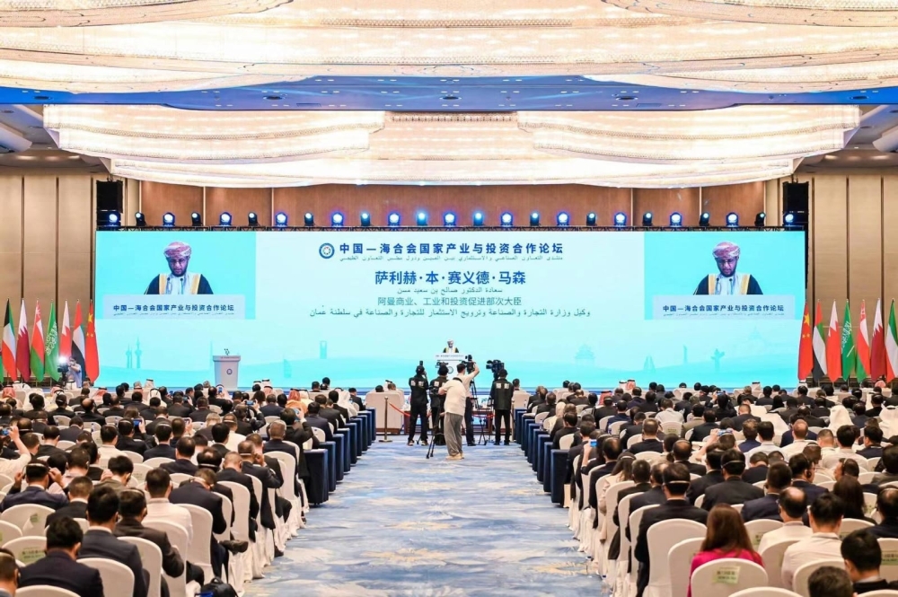 Top officials from the GCC states with their Chinese hosts at the forum’s opening.