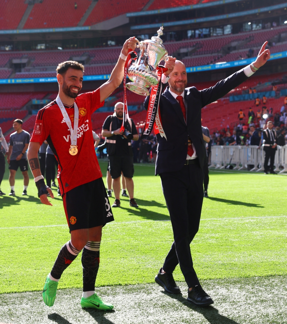 Manchester United manager Erik ten Hag and Bruno Fernandes celebrate with the trophy.— REUTERS
