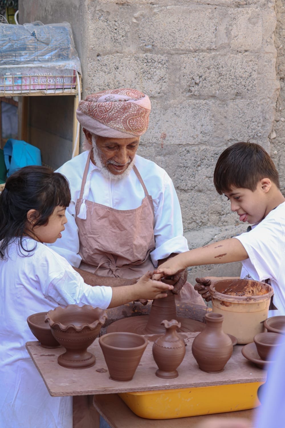Children learn pottery