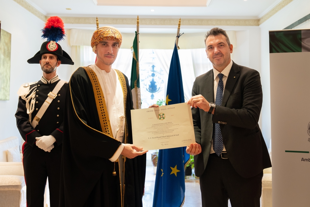 Sayyid Dr Kamil Fahad al Said receiving the 'Order of the Star of Italy'