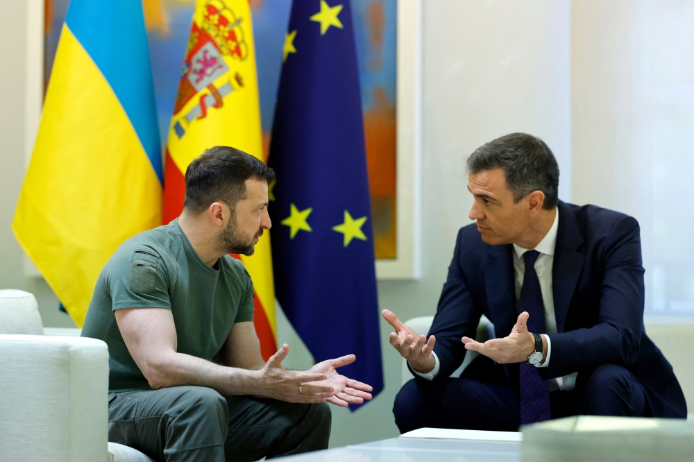Ukraine's President Volodymyr Zelensky talks with Prime Minister Pedro Sanchez during their meeting at La Moncloa Palace in Madrid. — AFP 