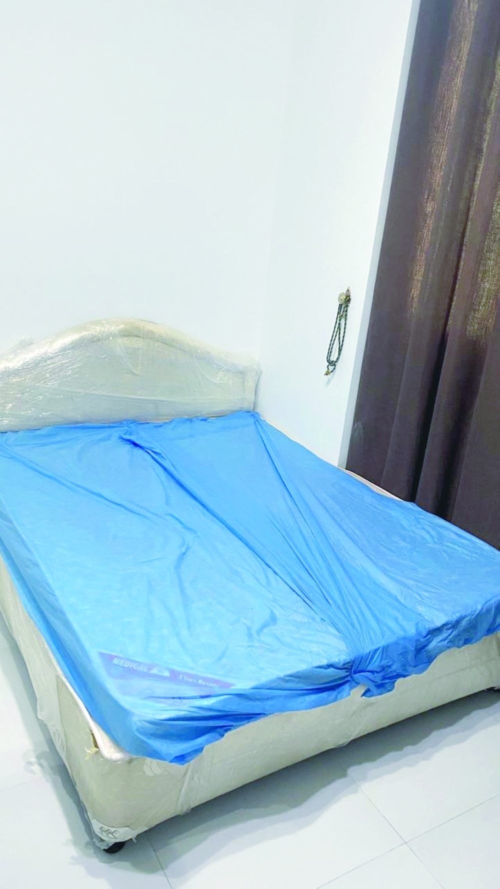  More than 4,600 illegal medical and cosmetic products were seized and 4 unlicenced workers were arrested during the raid.