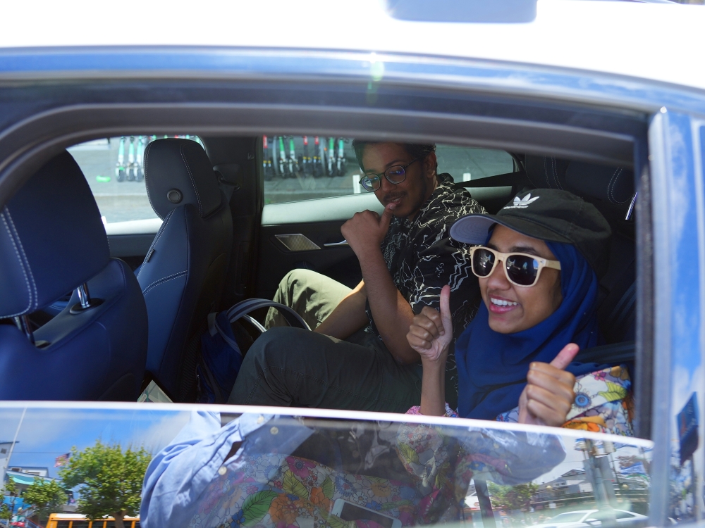 In a city full of scenic sights, riding in a Waymo can turn you into the main attraction.   (Jim Wilson/The New York Times)