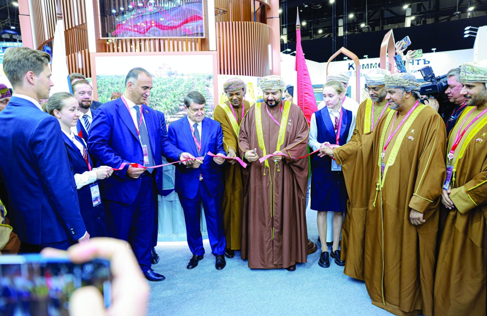 Qais bin Mohammed al Yousef, Minister of Trade, Industry and Investment Promotion led the ribbon cutting of the Omani pavilion at the exhibition accompanying the 27th Saint Petersburg International Economic Forum.
