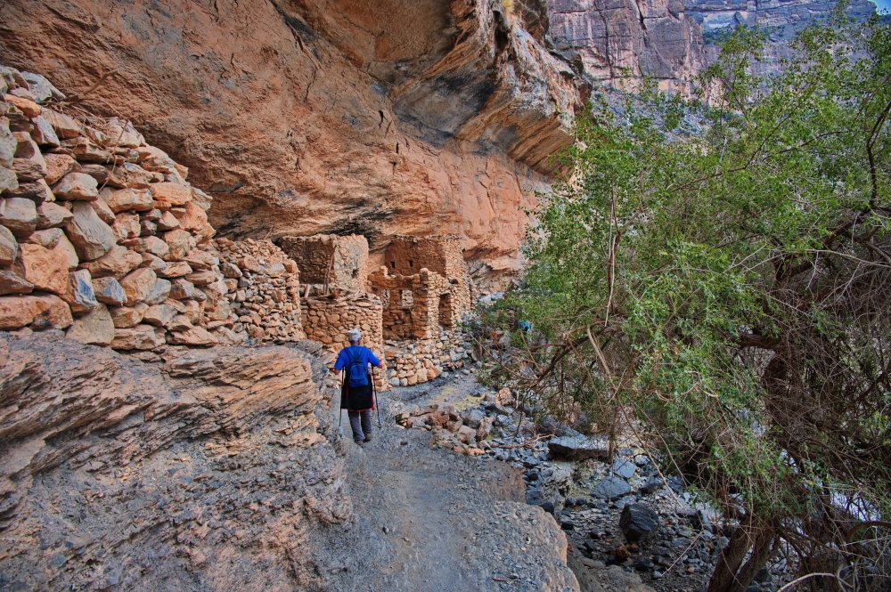 Senior,Hiker,Walking,Along,The,Jabal,Shams,Canyon,In,Oman