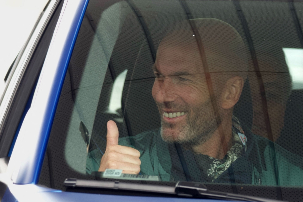 French former football player Zinedine Zidane gives a thumbs up as he sits in the lead car prior to the start of the Le Mans 24-hours endurance race  -- AFP