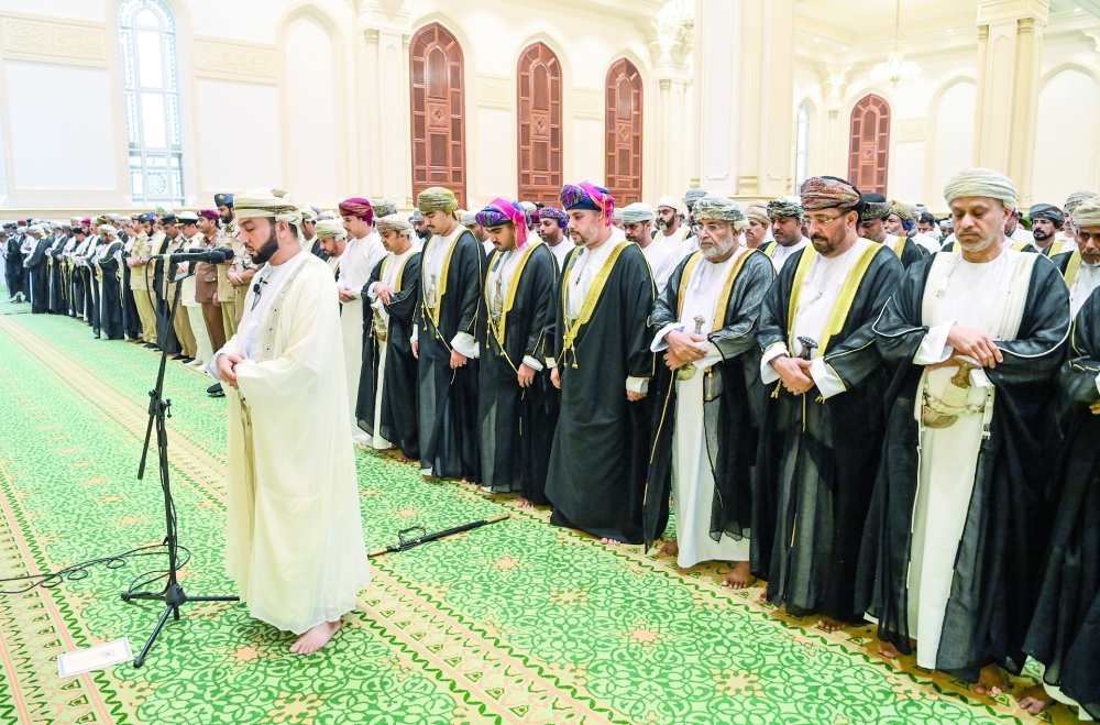 HH Sayyid Marwan bin Turki al Said, Governor of Dhofar, and others offer Eid prayer at the Sultan Qaboos Mosque in Salalah on Monday