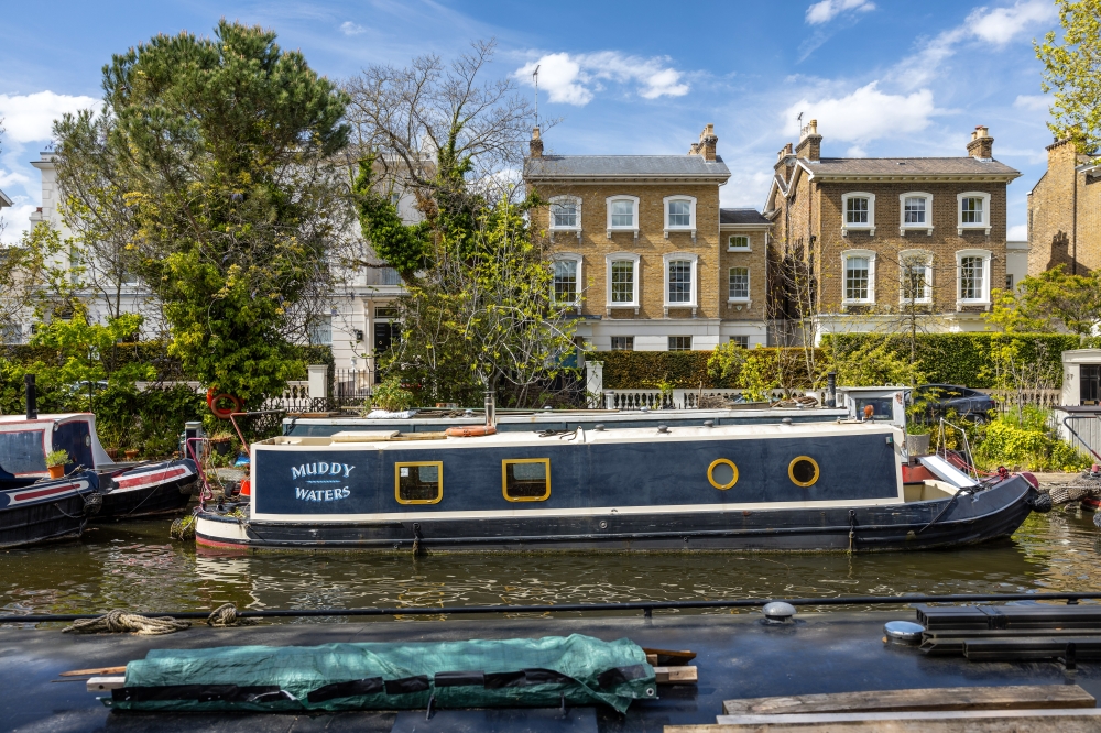 There are more than 4,000 residential boats on Londons waterways  a huge increase over the past decade. The glut is being driven by the housing crisis and cost of living in London, says one local official.  (Jeremie Souteyrat/The New York Times)