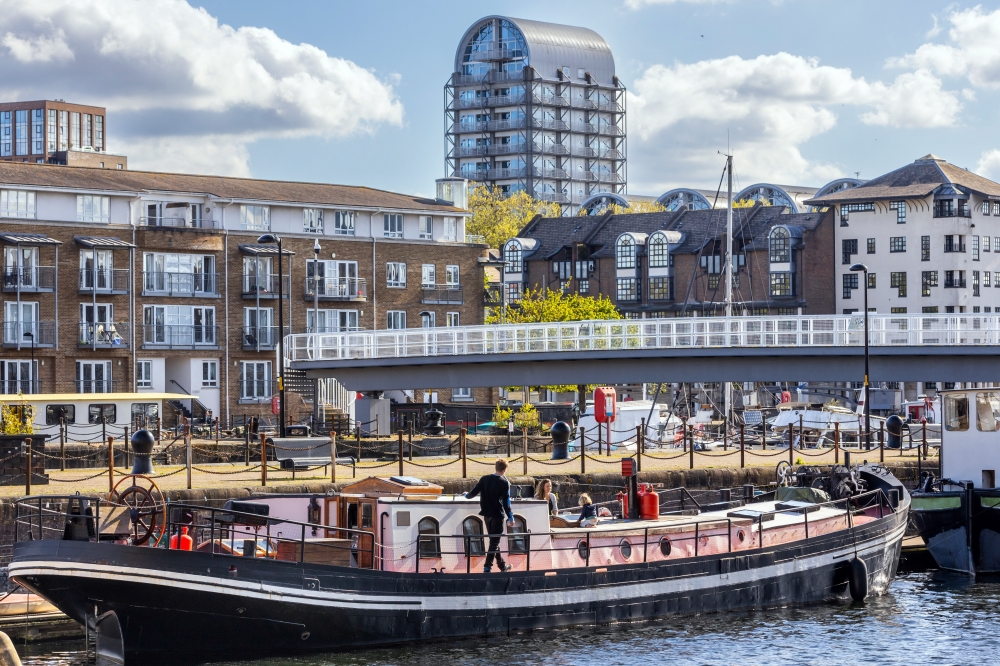 Knightley and Roberts believe that authorities are trying to replace lower-income boaters with more commercial interests. (Jeremie Souteyrat/The New York Times)