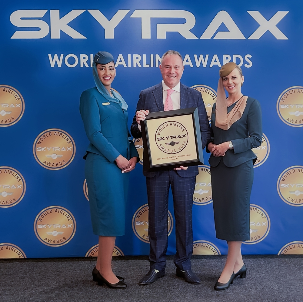 Con Korfiatis, CEO, Oman Air with the award