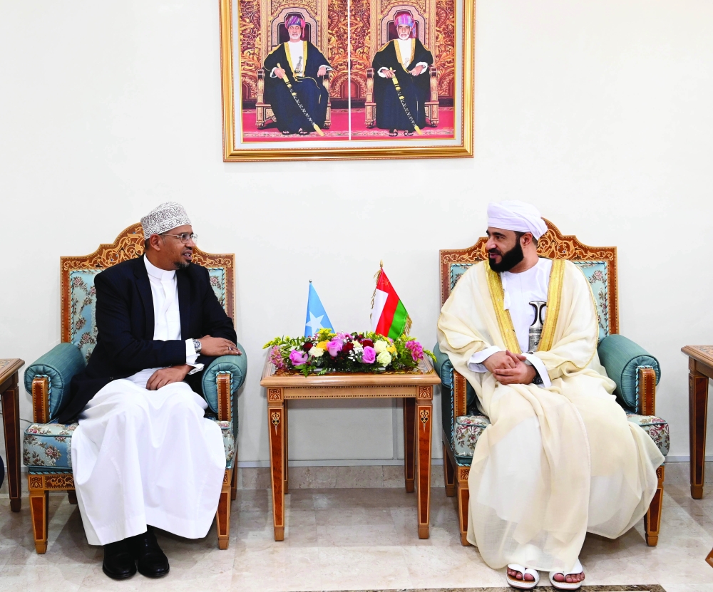  Ministers of endowments and religious affairs from Oman, Somalia discus ties
