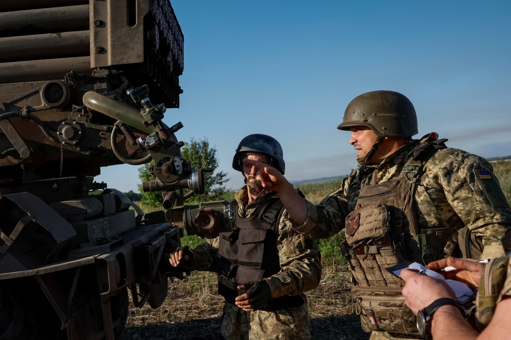 Ukrainian service members prepare to fire towards Russian troops, at a position near a front line in Donetsk region. — Reuters 