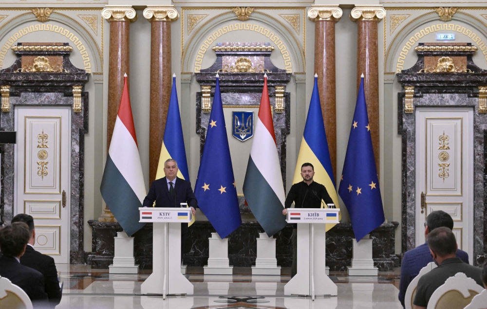 Ukraine's President Volodymyr Zelensky (C-R) and Hungary's PM Viktor Orban (C-L) attend a joined media briefing after their talks in Kyiv. — AFP 