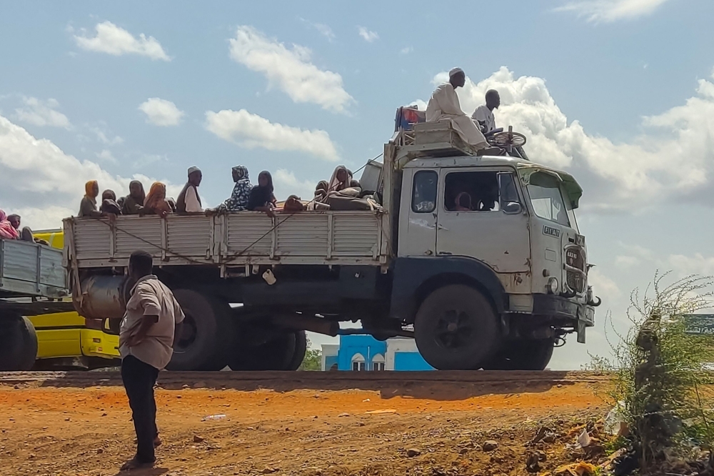 People fleeing the town of Singa, the capital of Sudan's southeastern Sennar state, arrive in Gedaref in the east of the war-torn country. - AFP 

