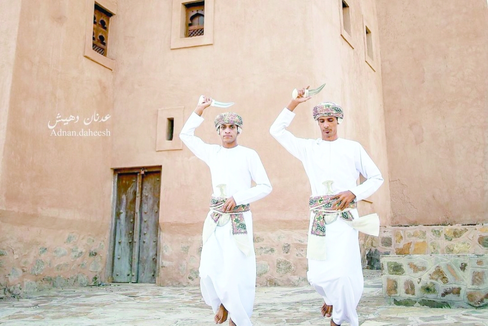 Bara’a dancers adorn themselves in traditional Dhofari attire, executing impressive jumps, with the ever-present dagger