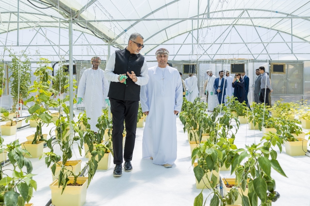 Puneet Singh (left), GM – Alila Jabal Akhdar, with Dr Hashil bin Obaid al Mahrouqi, Omran Group CEO at the hydroponic farm.