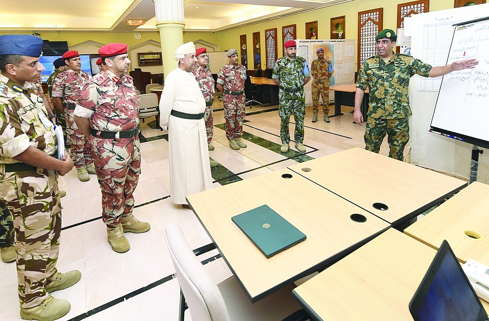 Dr Mohammed bin Nasser al Za'abi, pays visit to 'Decision Making 11', 'Al Hazm'