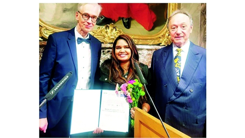 Dr Lakshmi Harish was awarded best postgraduate student by German Medical College