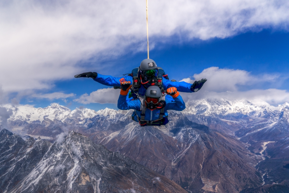 Everest skydiving 