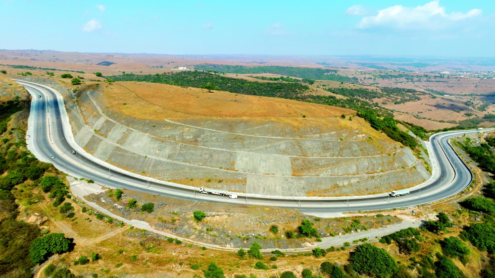 Road network enhancement in Dhofar reaches advanced stages
