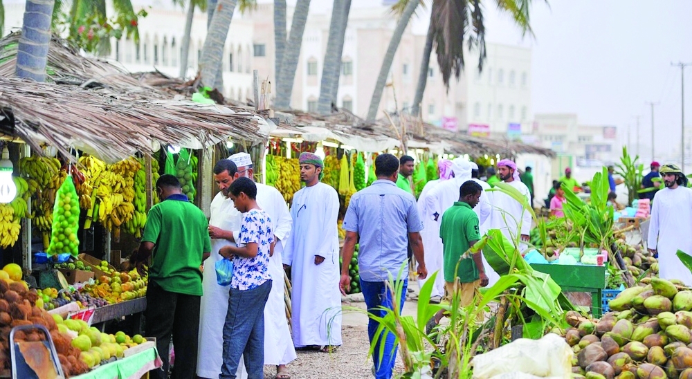 Coconut, bananas and papayas are the most important economic and food crops in the governorate