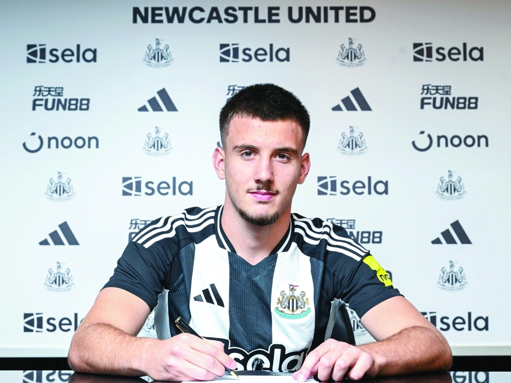 Newcastle sign teenage defender Pivas from Serbia