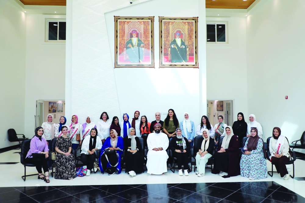 Al Sharqiyah University received 27 female students  within the framework of strengthening international cooperation in the student exchange field between Omani and Arab universities 