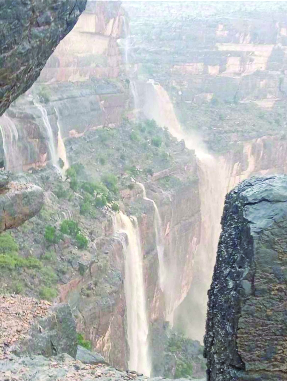 Rains lash some wilayats on Monday