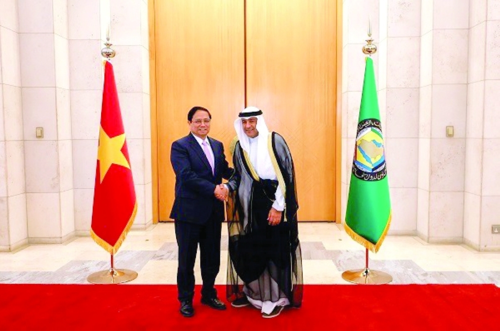 GCC Secretary-General Jassim Muhammad al Budaiwi and Vietnamese Deputy Foreign Minister Do Hung Viet and sign an MoU in Riyadh, Saudi Arabia, in this file photo.