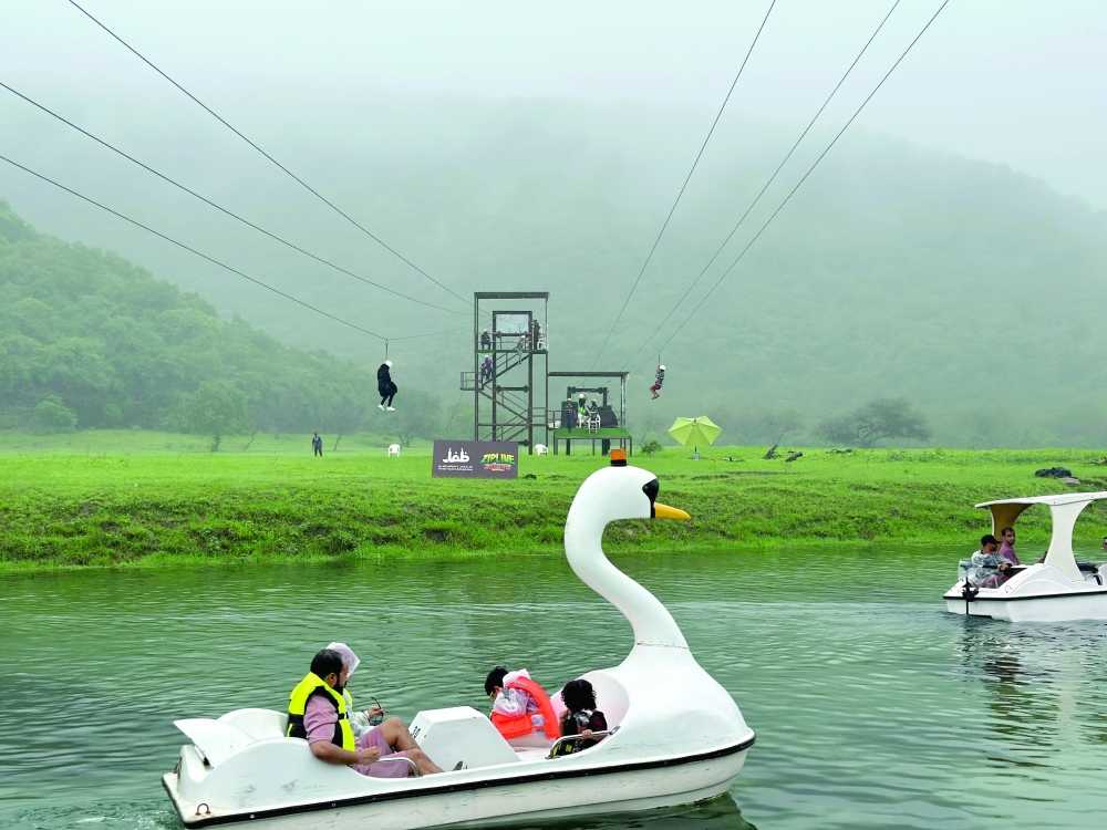 Boat riders in Wadi Darbat